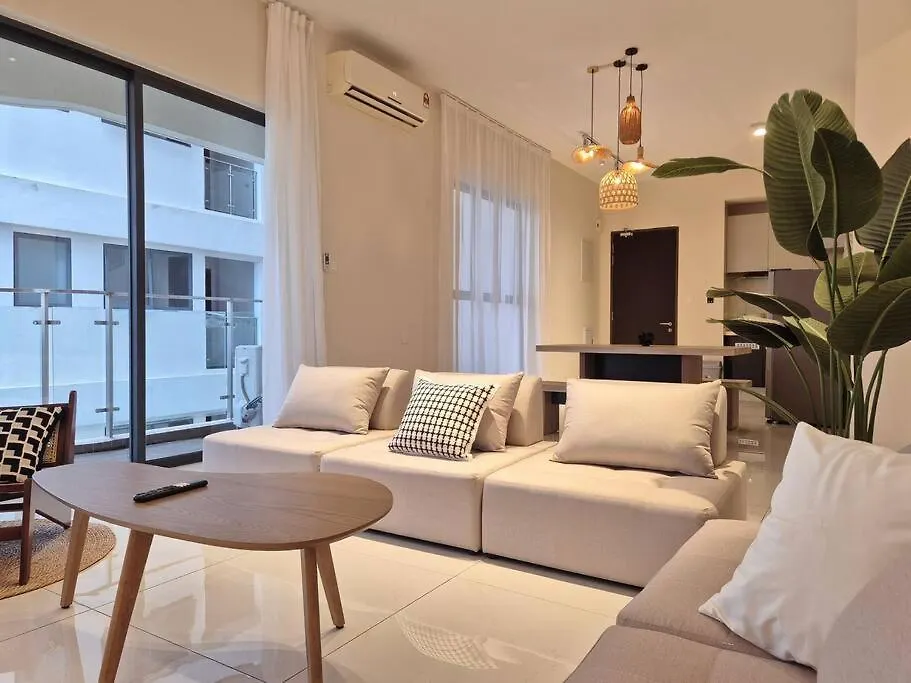 Modern Seaview & City Skyline 3 Rooms 6 Pax Johor Bahru